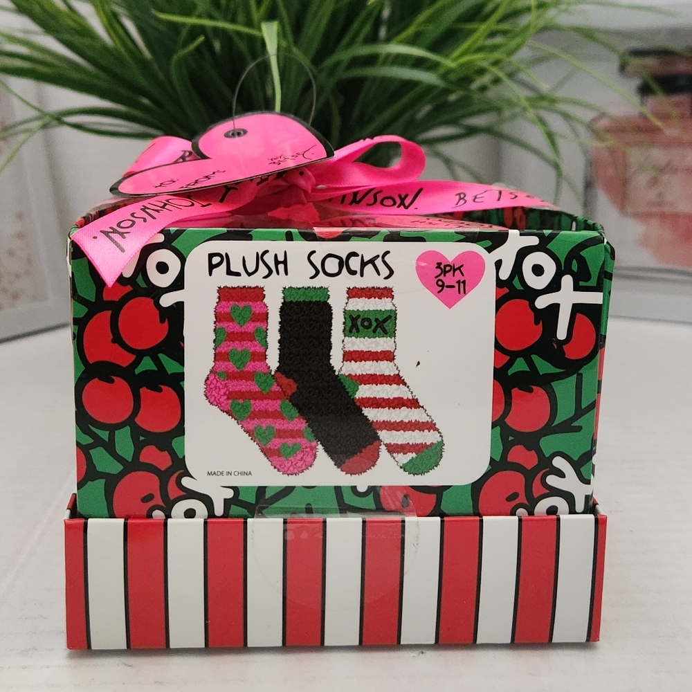 NWTIB Betsey Johnson Socks 3 Pk Size 9-11 Love Heart XOX Plush Cozy Multicolor